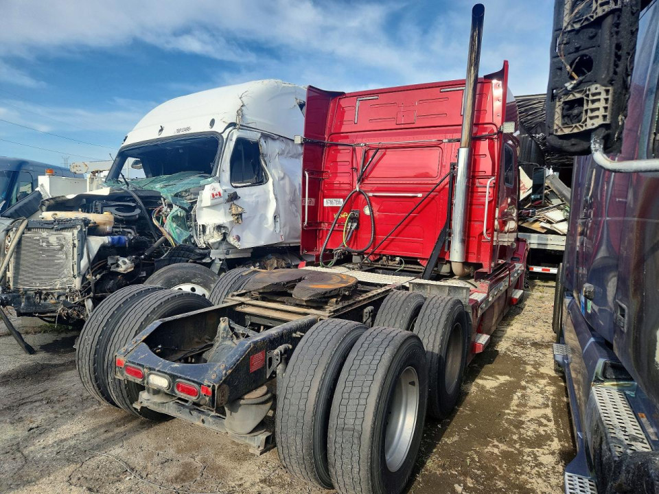 Volvo VNL SEMI TRUCK 2014 — Copart