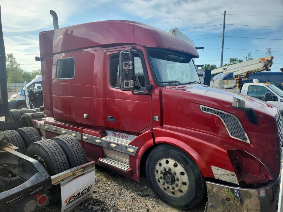 Volvo VNL SEMI TRUCK 2014 — Copart