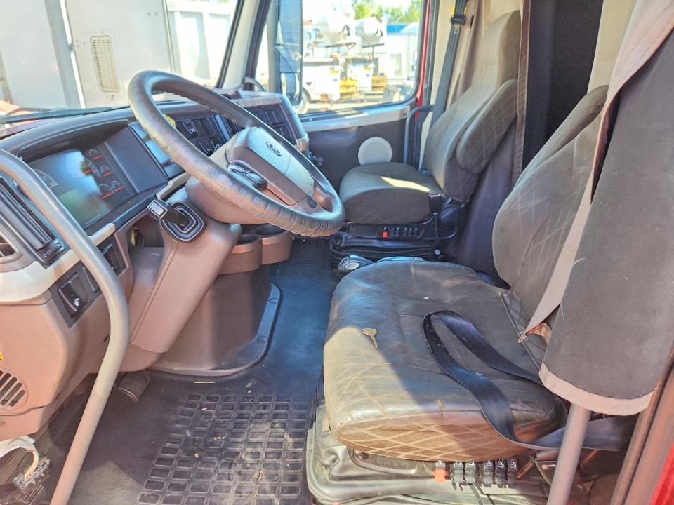 Volvo VNL SEMI TRUCK 2014 — Copart