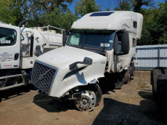 Volvo VNL SEMI TRUCK 2021