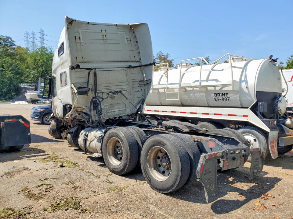 Volvo VNL SEMI TRUCK 2021 — Copart