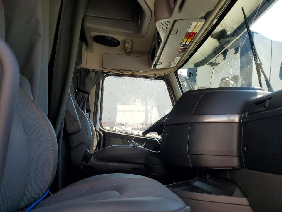 Volvo VNL SEMI TRUCK 2021 — Copart