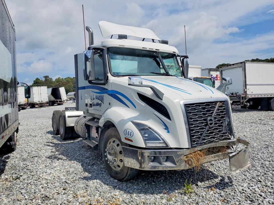 Volvo VNL SEMI TRUCK 2022 — Copart