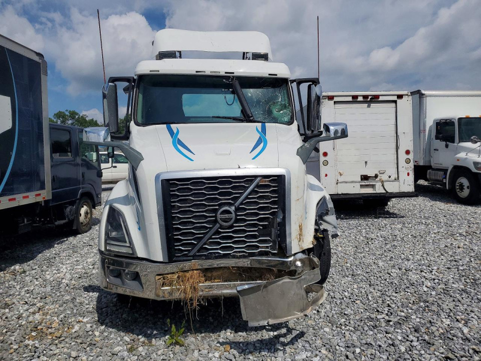 Volvo VNL SEMI TRUCK 2022 — Copart