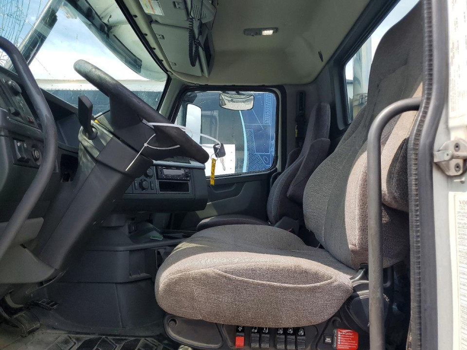 Volvo VNL SEMI TRUCK 2022 — Copart