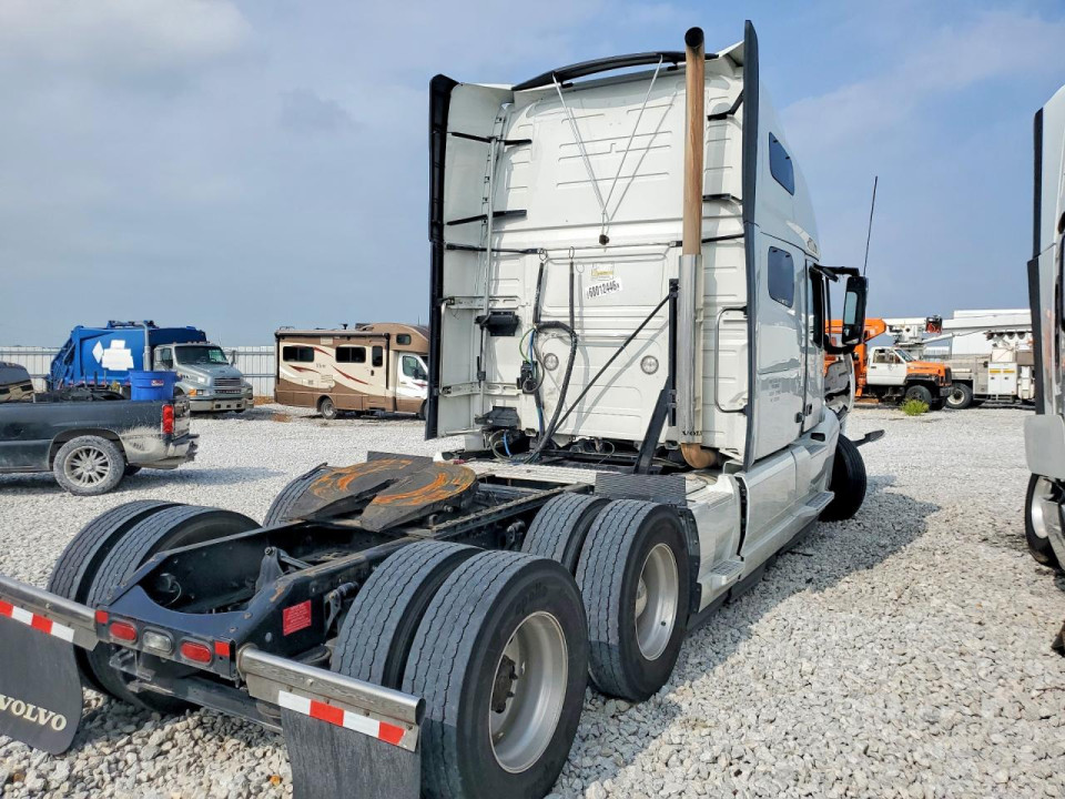 Volvo VNL SEMI TRUCK 2023 — Copart