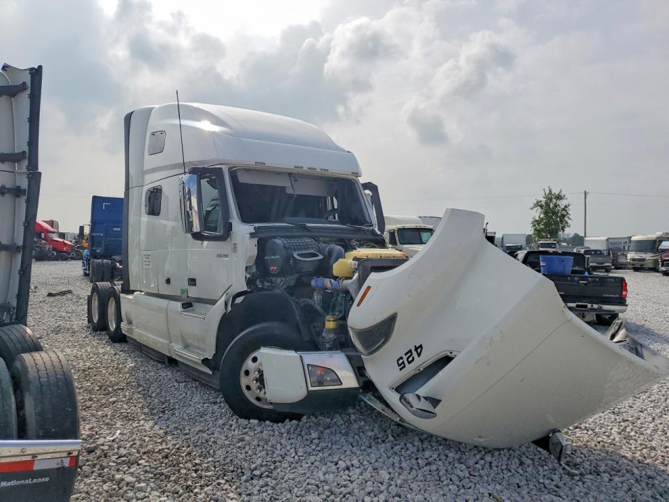 Volvo VNL SEMI TRUCK 2023 — Copart