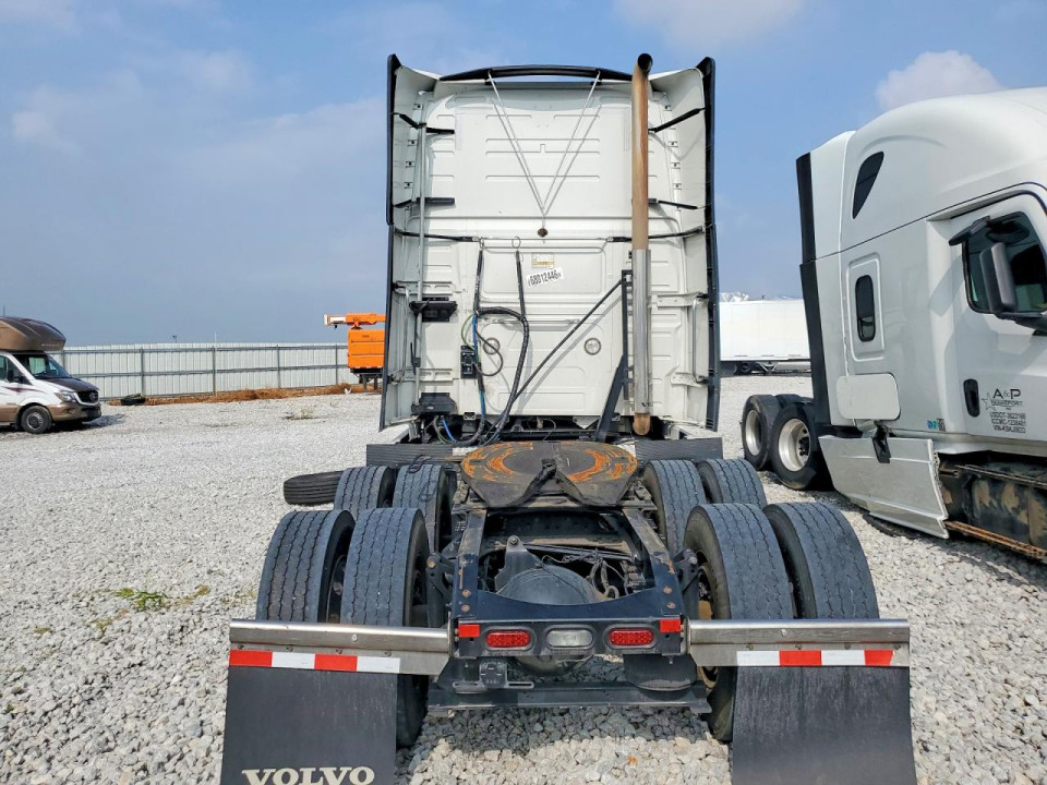 Volvo VNL SEMI TRUCK 2023 — Copart