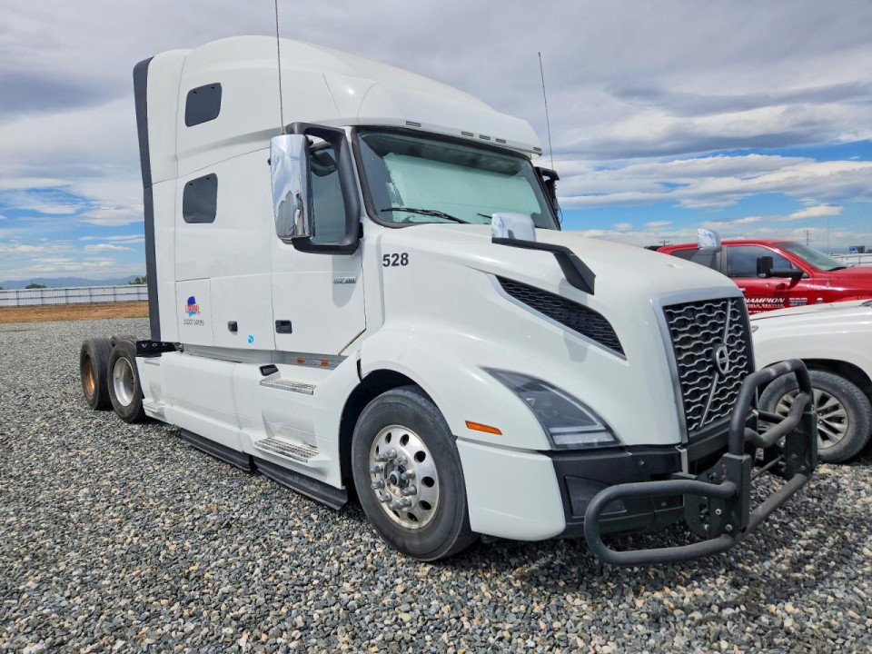 Volvo VNL SEMI TRUCK 2025 — Copart