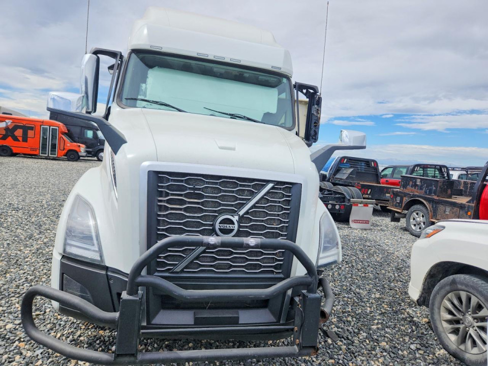 Volvo VNL SEMI TRUCK 2025 — Copart