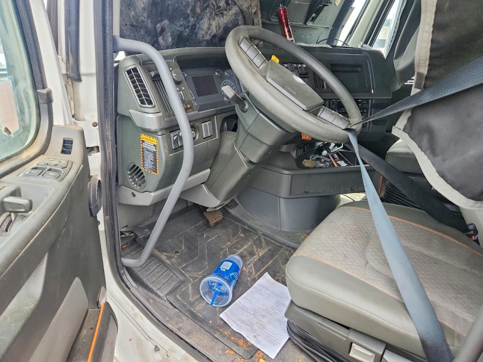 Volvo VNL SEMI TRUCK 2025 — Copart