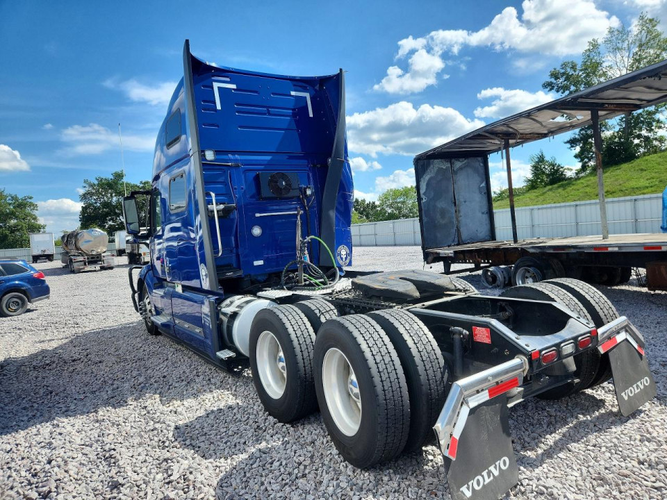 Volvo VNL SEMI TRUCK 2023 — Copart