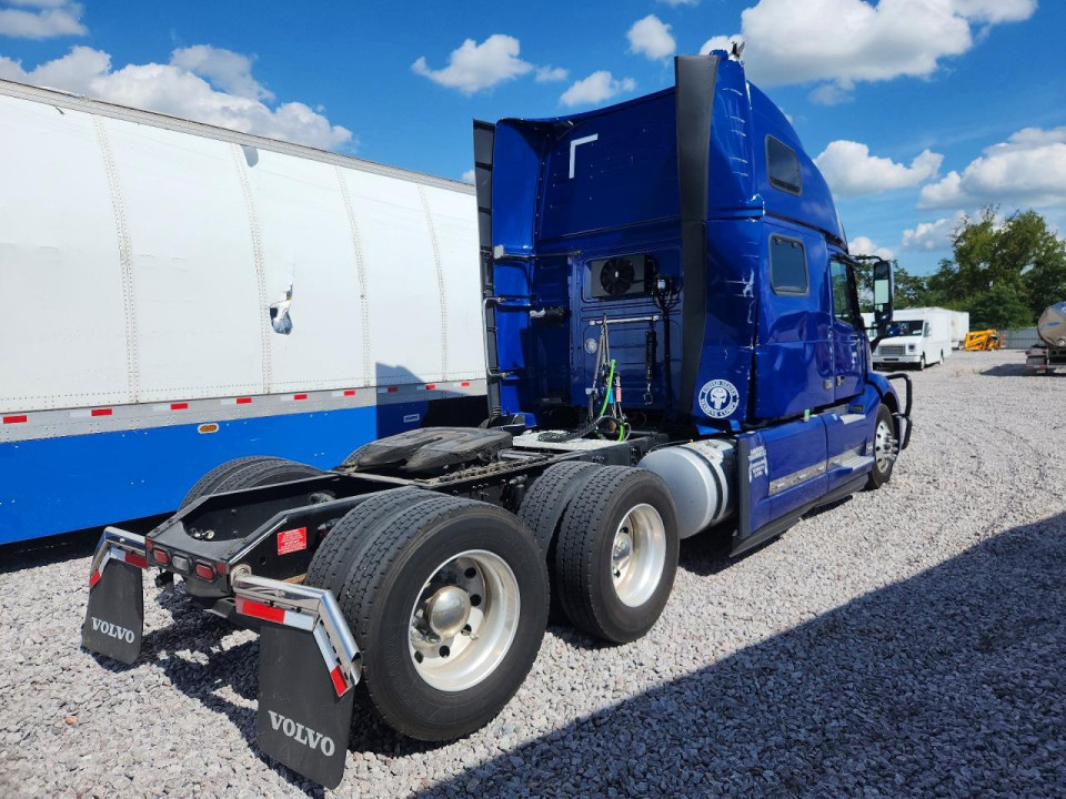 Volvo VNL SEMI TRUCK 2023 — Copart