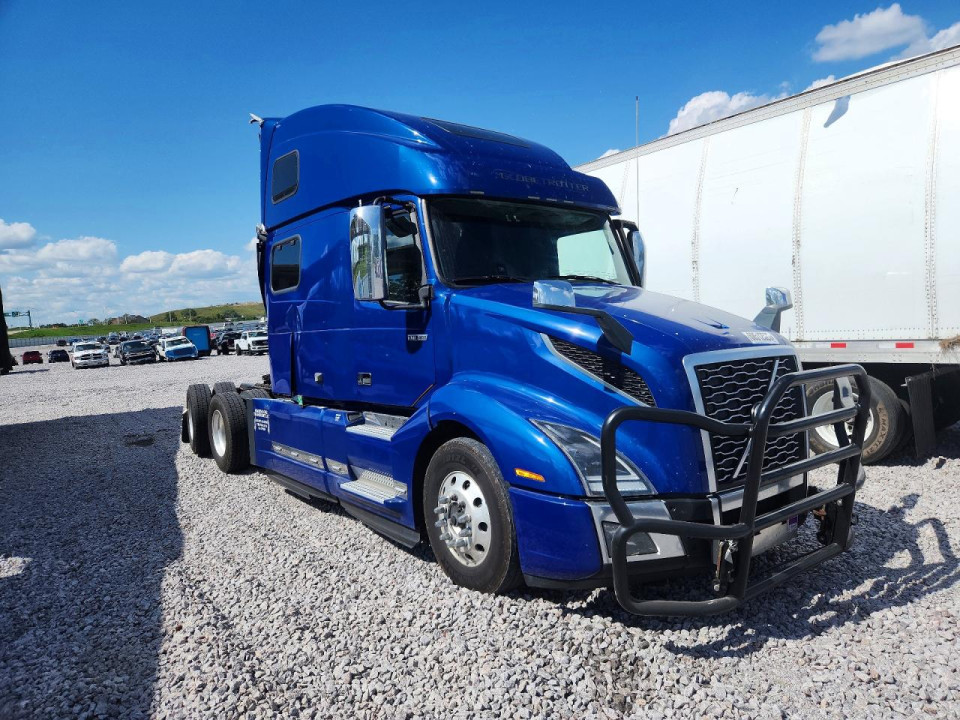 Volvo VNL SEMI TRUCK 2023 — Copart
