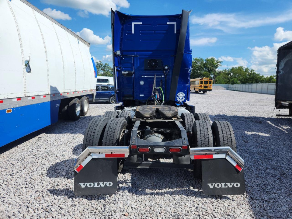 Volvo VNL SEMI TRUCK 2023 — Copart
