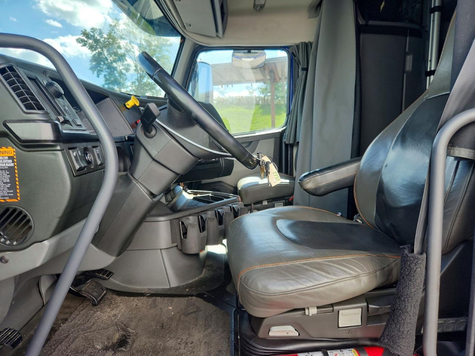 Volvo VNL SEMI TRUCK 2023 — Copart