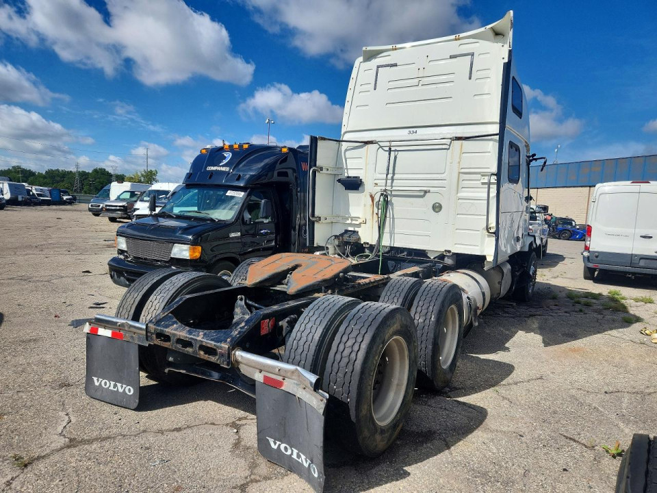 Volvo VNL SEMI TRUCK 2014 — Copart