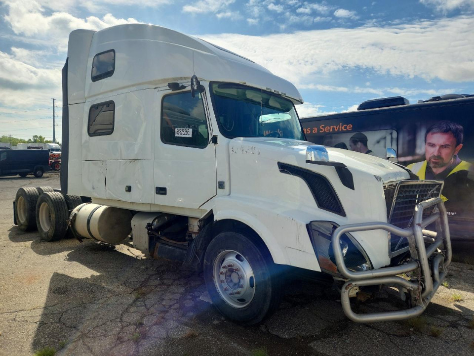 Volvo VNL SEMI TRUCK 2014 — Copart