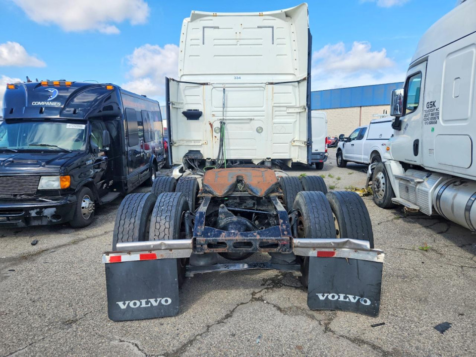 Volvo VNL SEMI TRUCK 2014 — Copart