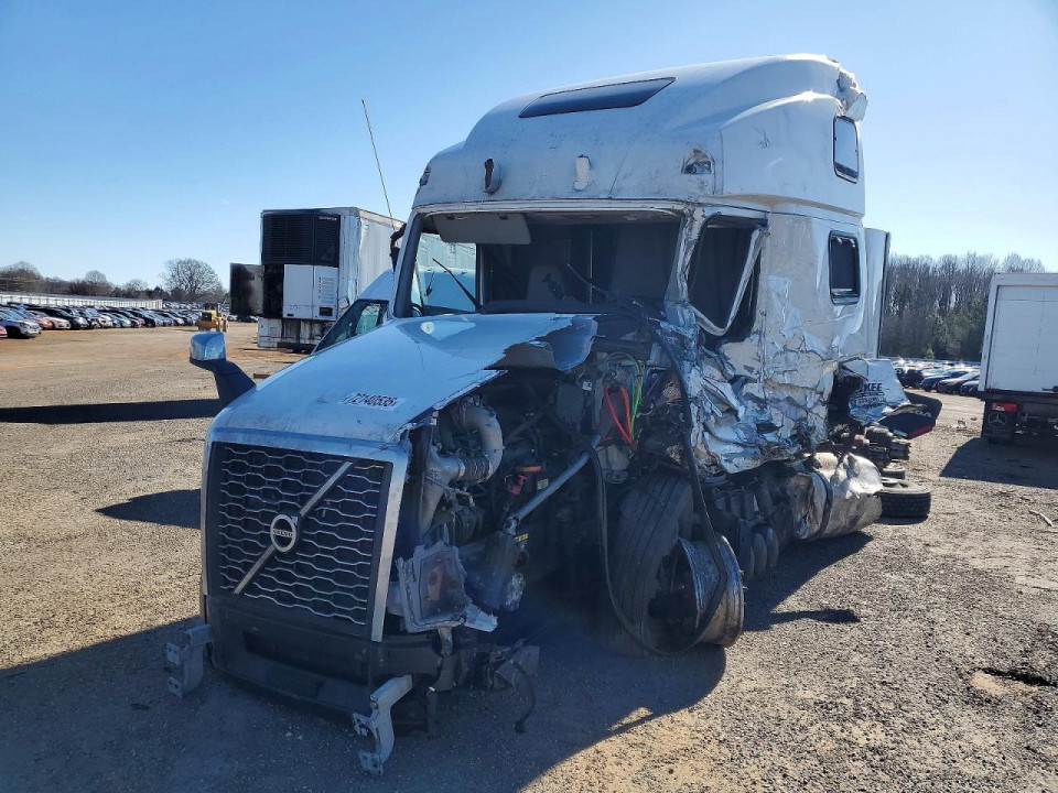 Volvo VNL SEMI TRUCK 2023 — Copart