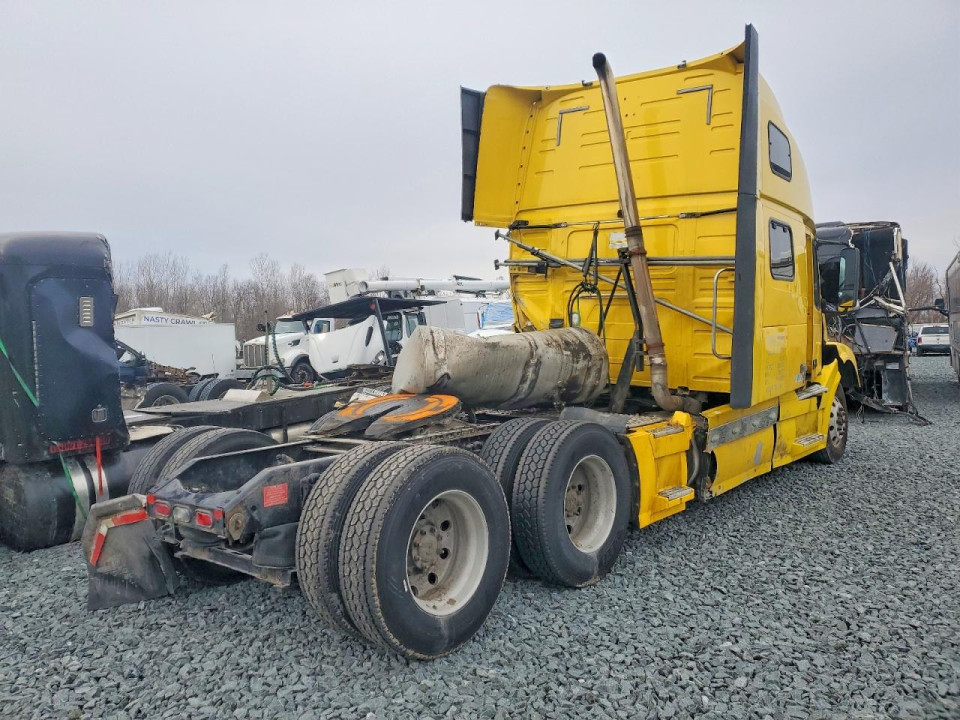 Volvo VNL SEMI TRUCK 2018 — Copart