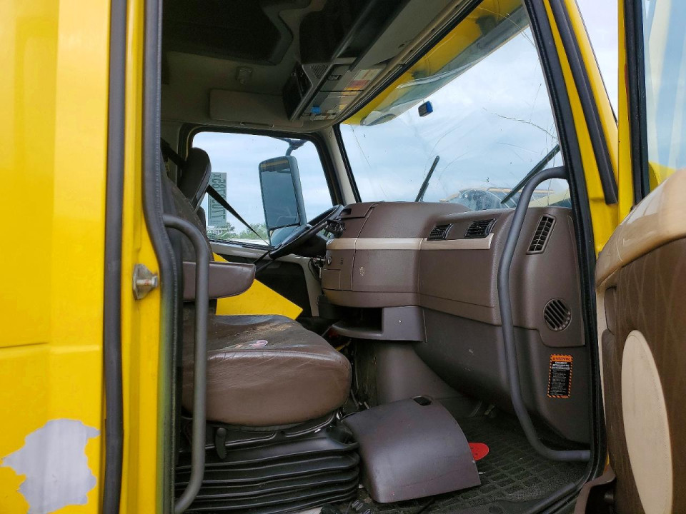 Volvo VNL SEMI TRUCK 2018 — Copart
