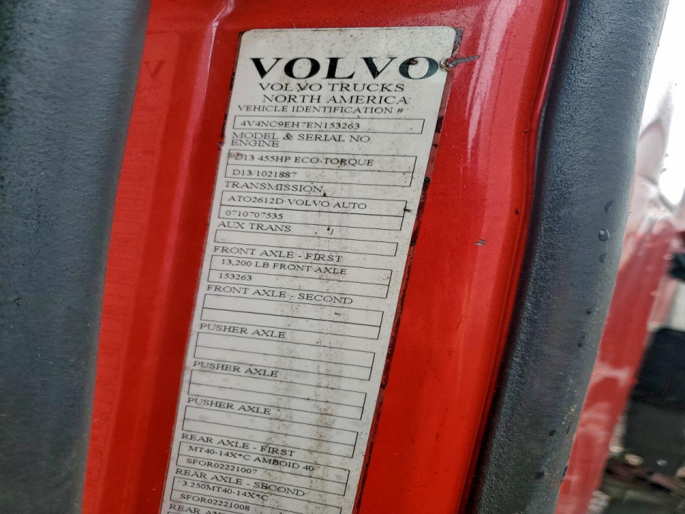 Volvo VNL SEMI TRUCK 2014 из США