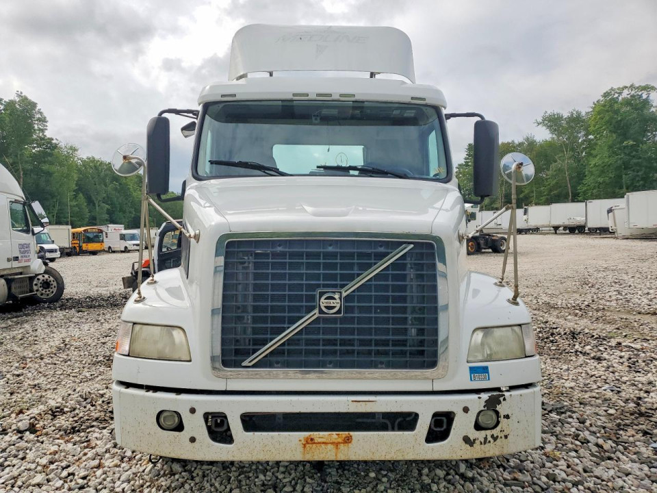 Volvo VNM SEMI TRUCK 2014 — Copart