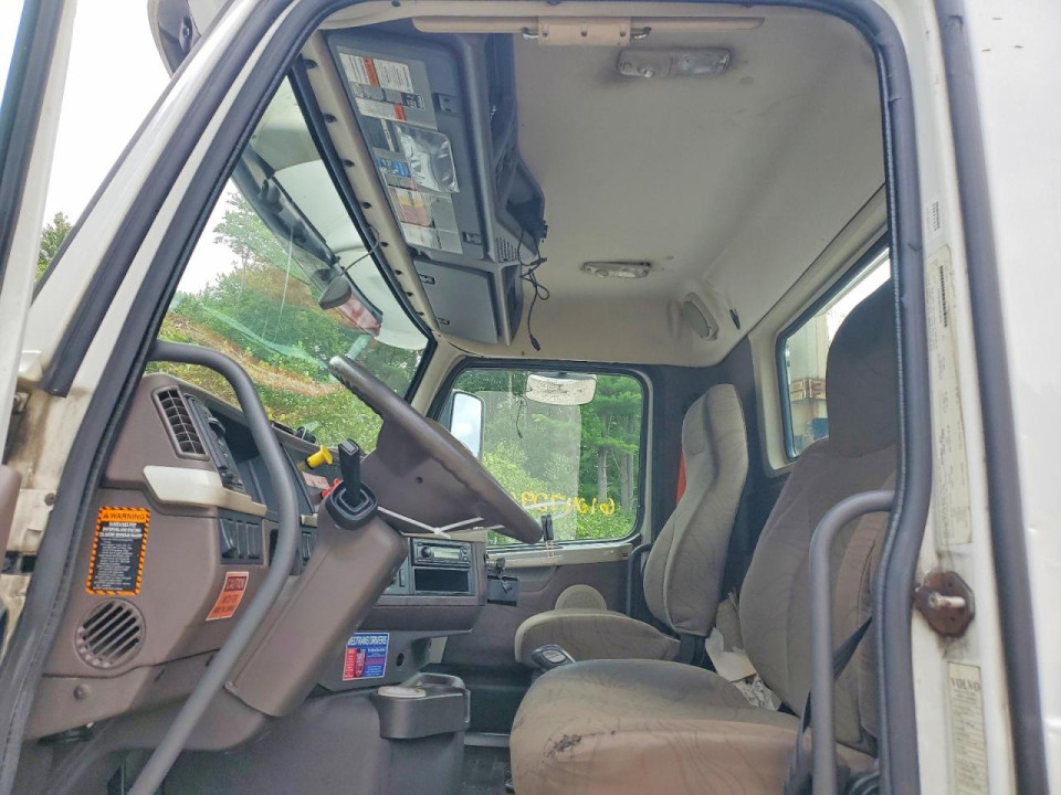 Volvo VNM SEMI TRUCK 2014 — Copart
