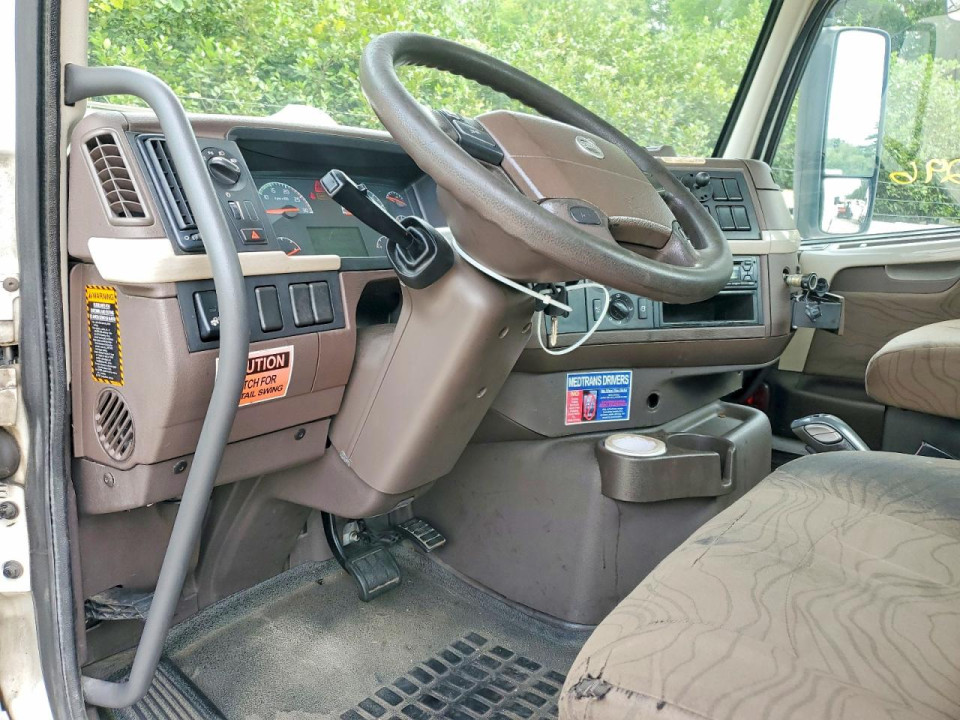 Volvo VNM SEMI TRUCK 2014 — Copart