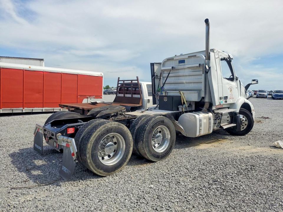 Volvo VNR 2025 — Copart
