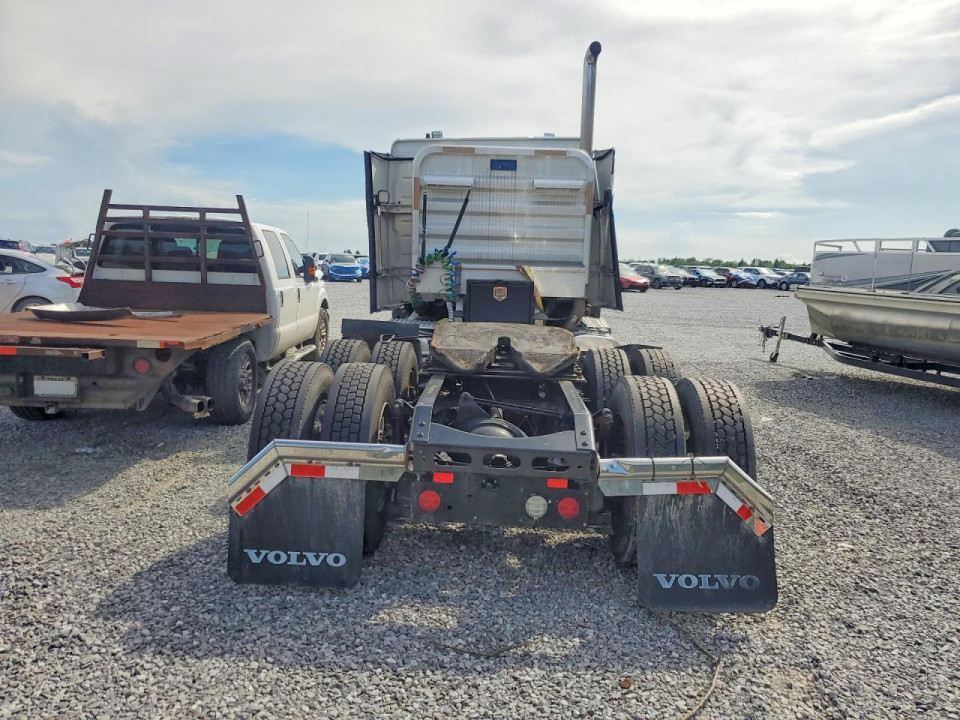 Volvo VNR 2025 — Copart