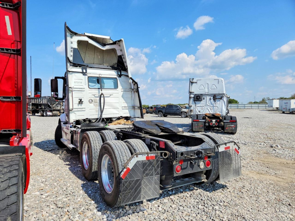 Volvo VNR 2025 — Copart