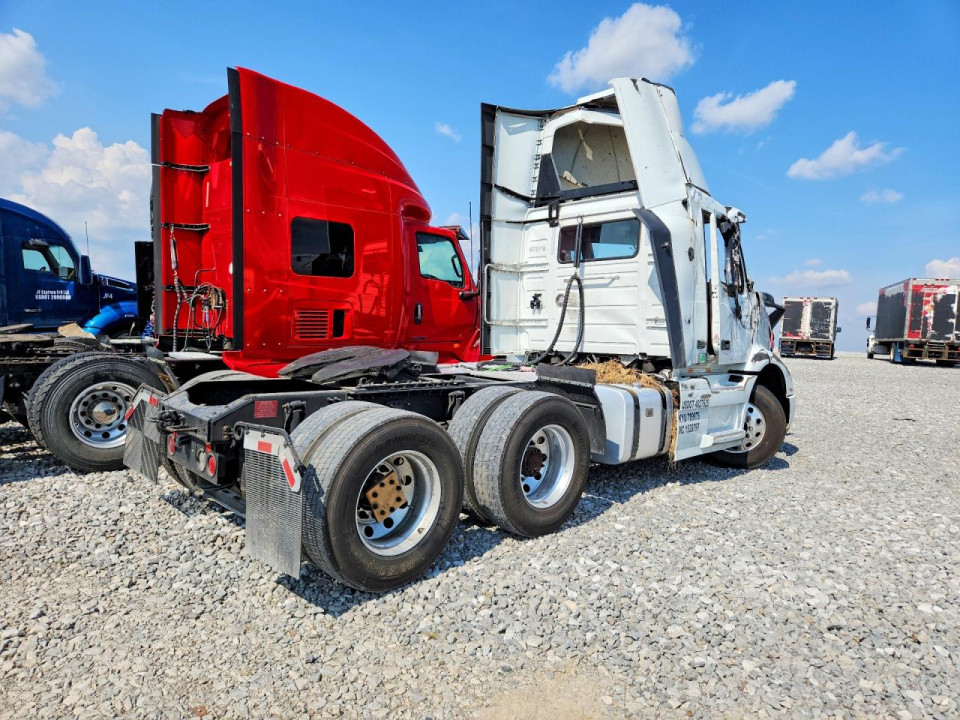 Volvo VNR 2025 — Copart