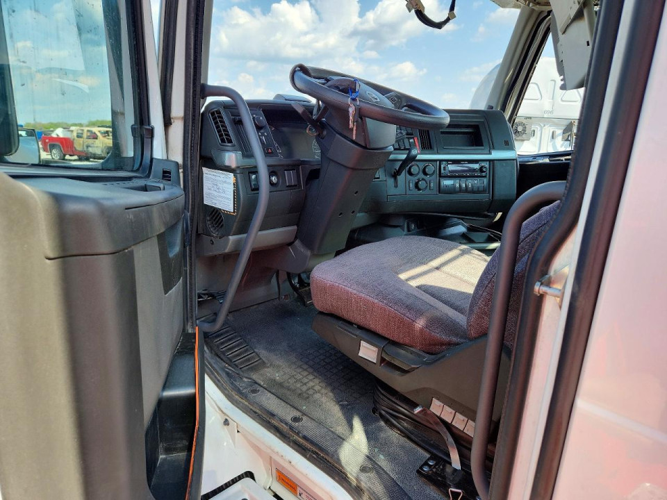 Volvo VNR 2025 — Copart