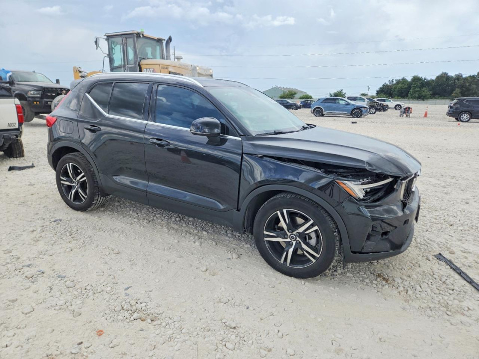Volvo XC40 CORE 2025 — Copart