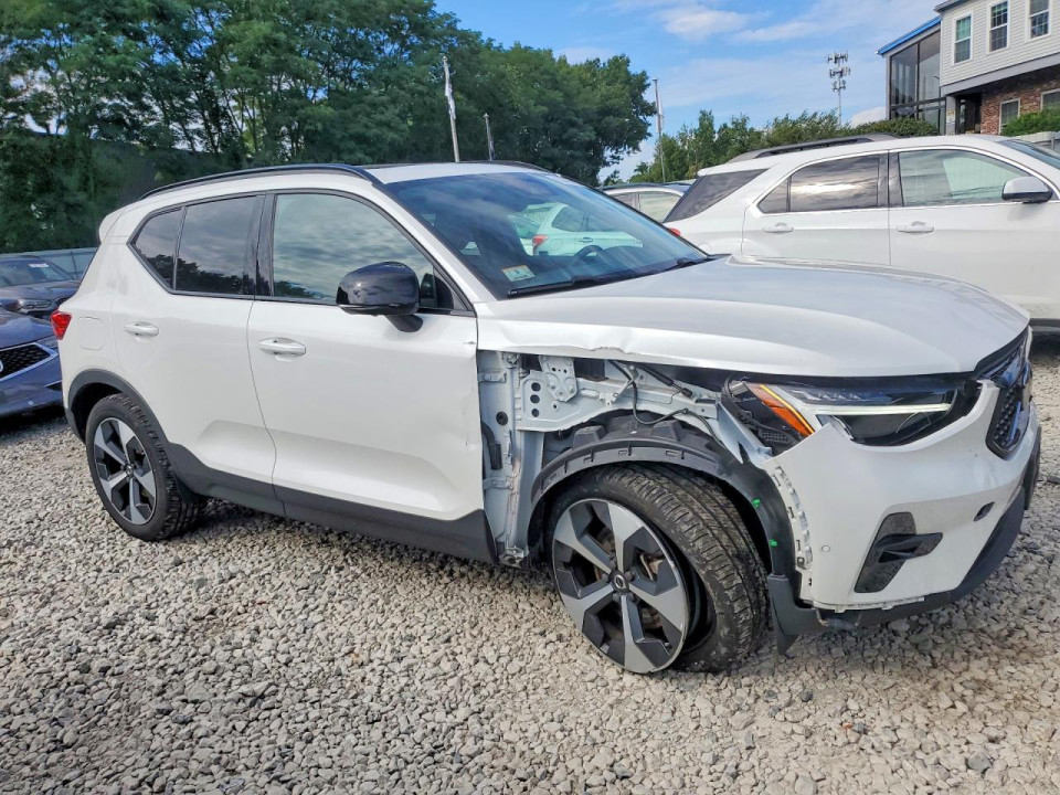 Volvo XC40 PLUS 2024 — Copart