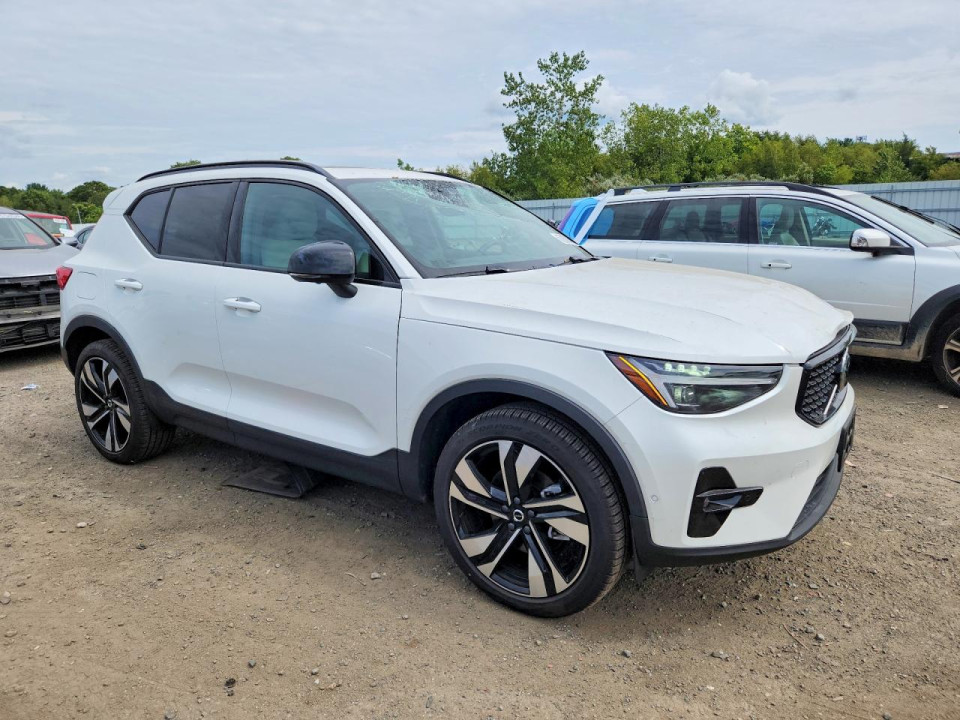 Volvo XC40 PLUS 2025 — Copart