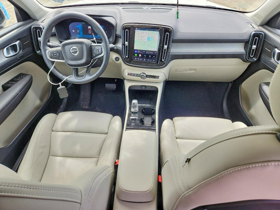 Volvo XC40 PLUS 2025 — Copart