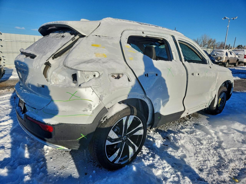 Volvo XC40 PLUS 2025 — Copart