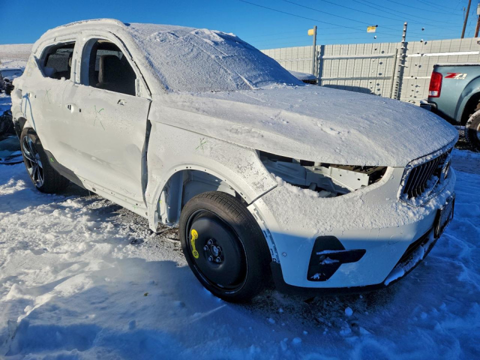 Volvo XC40 PLUS 2025 — Copart