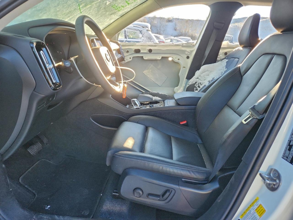 Volvo XC40 PLUS 2025 — Copart