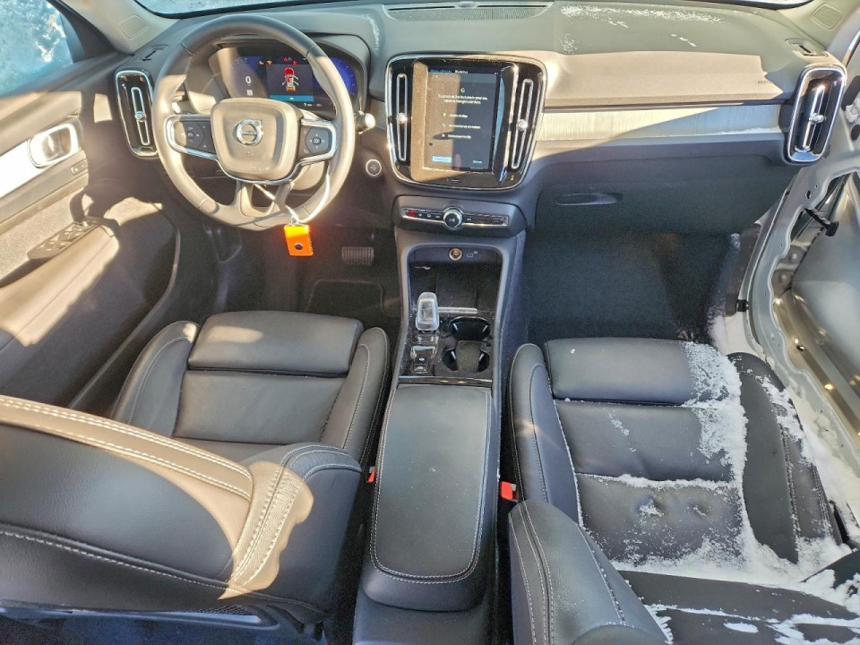 Volvo XC40 PLUS 2025 — Copart