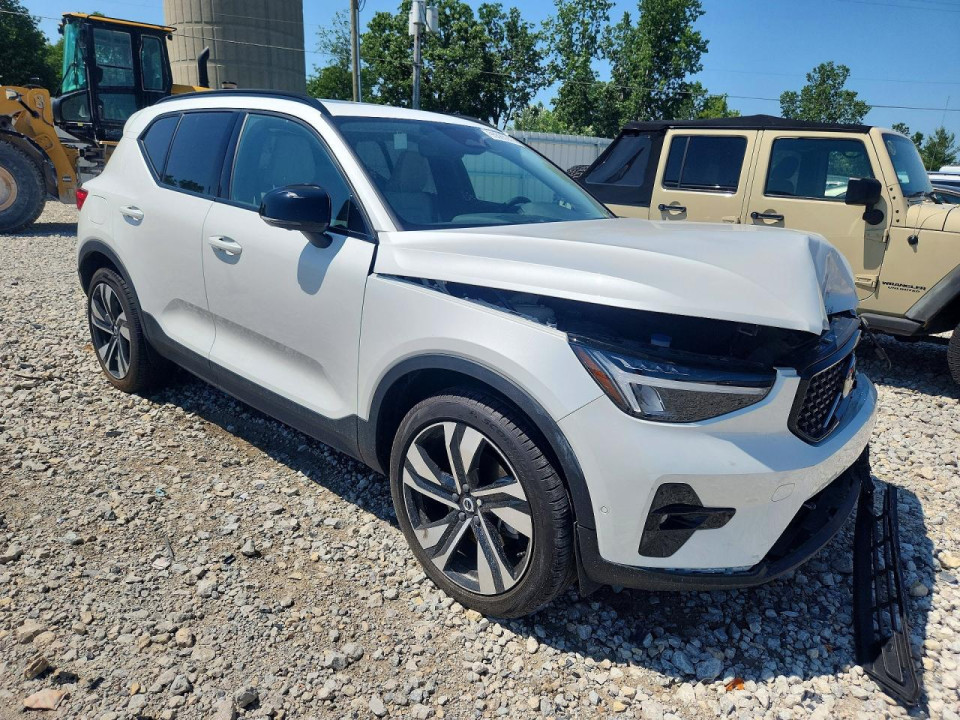 Volvo XC40 PLUS 2024 — Copart