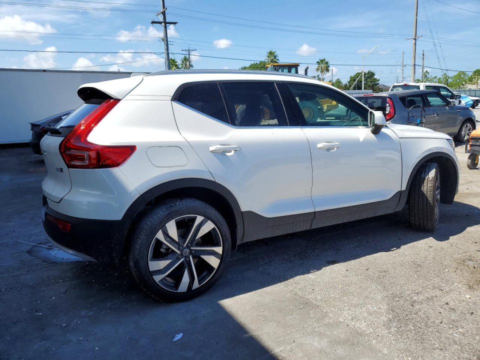 Volvo XC40 2025 — Copart