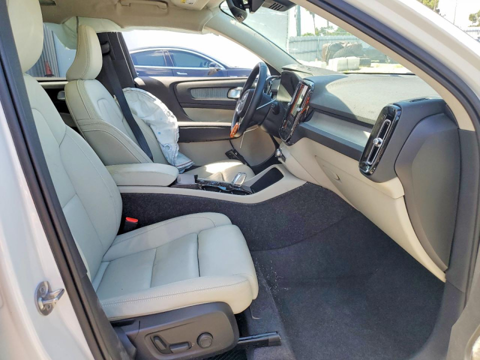 Volvo XC40 2025 — Copart