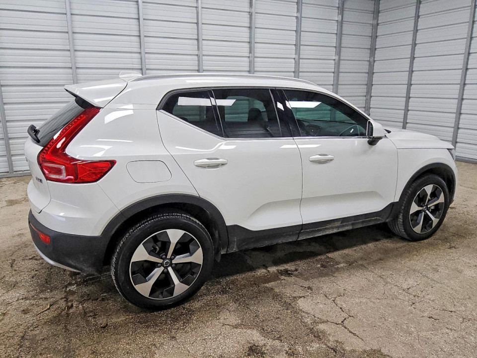 Volvo XC40 2025 — Copart