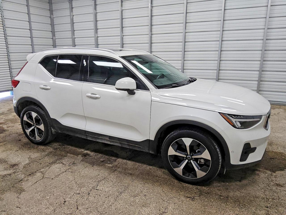 Volvo XC40 2025 — Copart