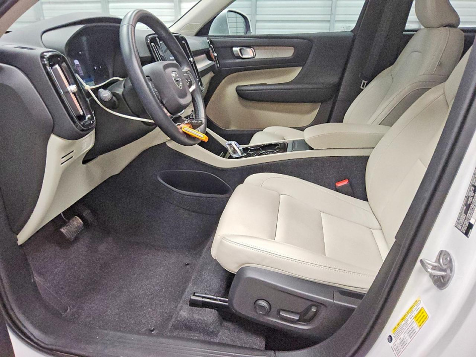 Volvo XC40 2025 — Copart