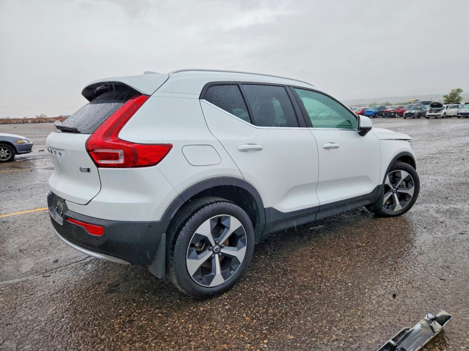 Volvo XC40 2025 — Copart
